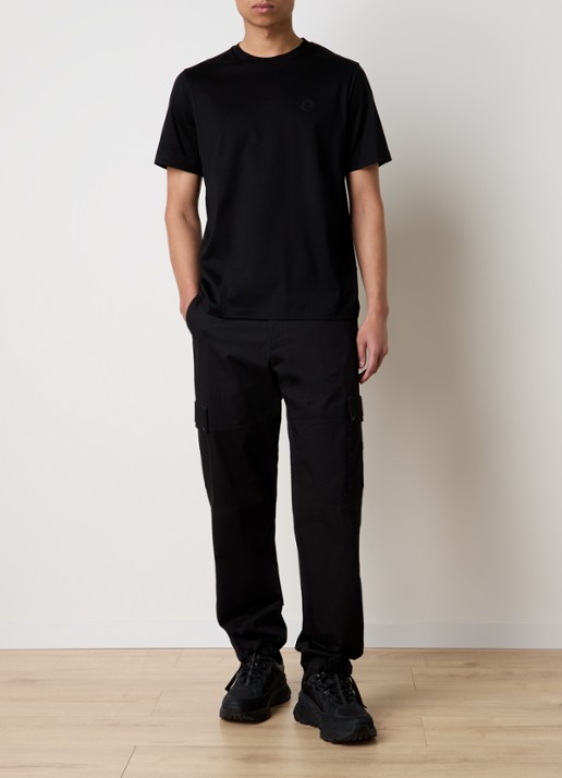 Moncler T-shirt met logo en backprint  - voorkant 3 zwart