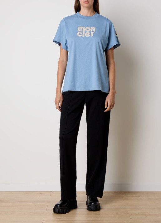 Moncler T-shirt met logoborduring - voorkant 3 blauw