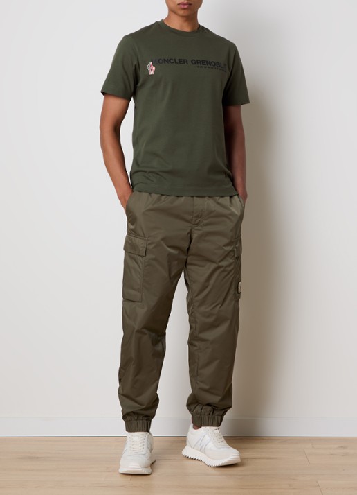 Moncler T-shirt met logoprint - voorkant 4 legergroen