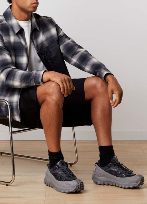 Moncler Trailgrip Gore-Tex sneaker met leren details - voorkant 2 donkergrijs