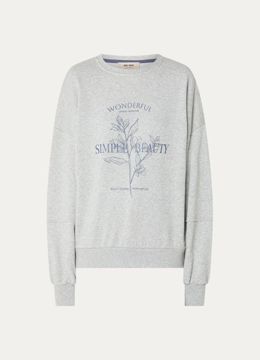 Mos Mosh MMRafia sweater met logoprint - voorkant 2 lichtgrijs
