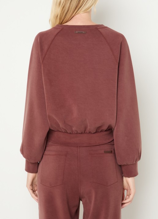 Moscow Romy sweater met strikceintuur - achterkant 3 roodbruin