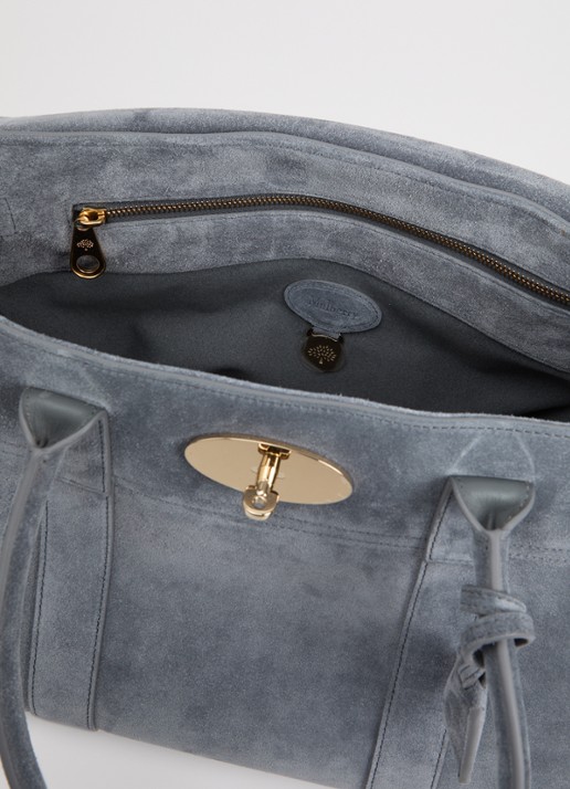 Mulberry Bayswater schoudertas van suède - detail staalblauw