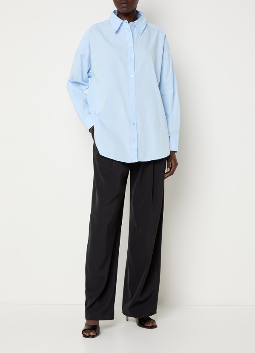 My Essential Wardrobe 03 Blouse met kraag - voorkant 2 lichtblauw