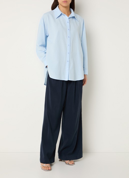 My Essential Wardrobe Vilda blouse met split - voorkant 3 lichtblauw