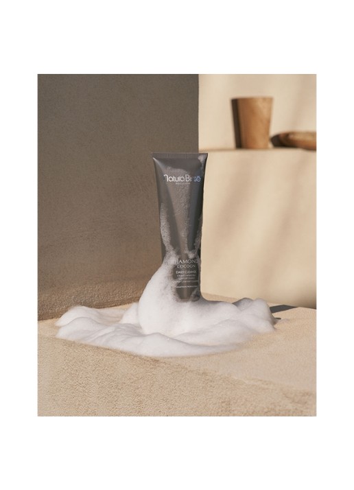 Natura Bissé Diamond Cocoon Daily Cleanse - reinigingscrème - detail 3 beige