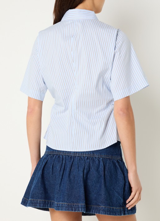 Neo Noir Hazel Stripe asymmetrische blouse met streepprint - achterkant lichtblauw