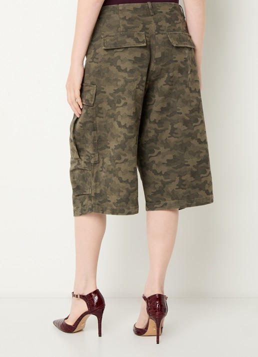 Neo Noir Islana high waist loose fit korte cargobroek met camouflageprint - achterkant 3 legergroen
