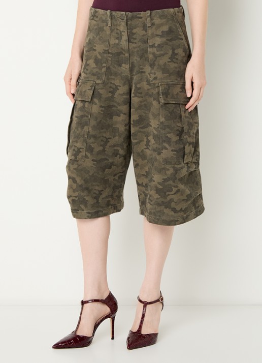 Neo Noir Islana high waist loose fit korte cargobroek met camouflageprint