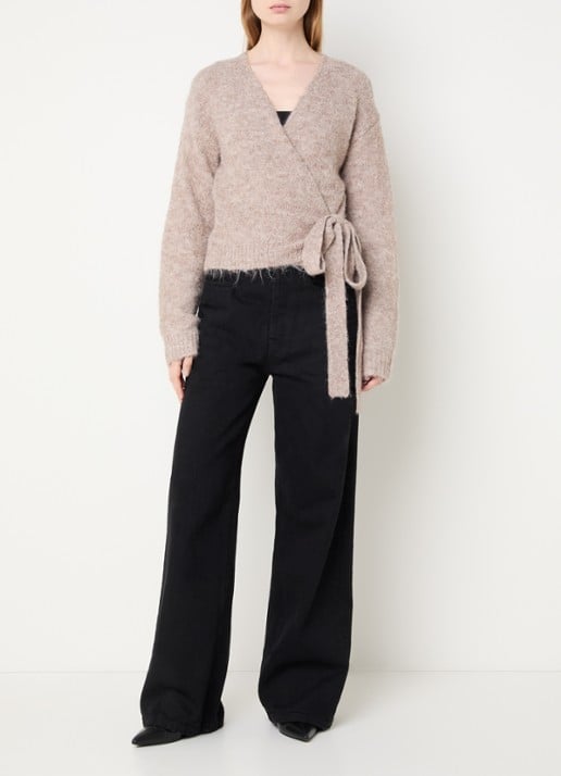 Neo Noir Ronia grofgebreid vest in wolblend met strikceintuur - voorkant 4 donkerbeige