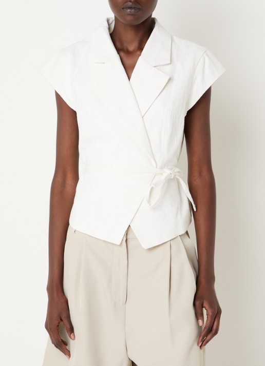 Neo Noir Salima gilet met strikceintuur