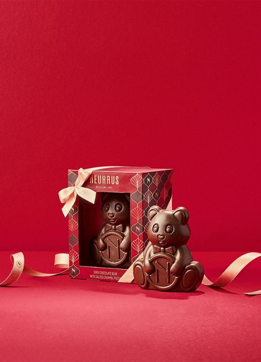 Neuhaus Bear pure chocoladereep met gezouten karamel 100 gram - achterkant beige