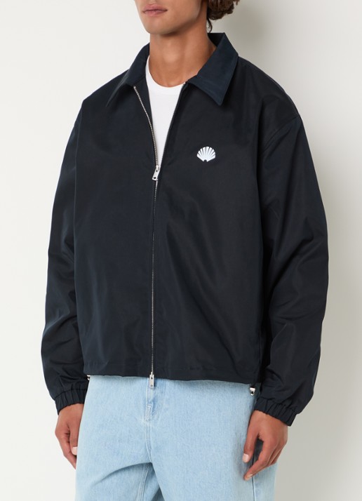 New Amsterdam Surf Association Coach jack met logo- en backprint - detail zwart