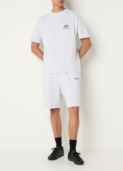 New Amsterdam Surf Association Dolphin T-shirt met logo- en backprint - voorkant 4 lichtgrijs