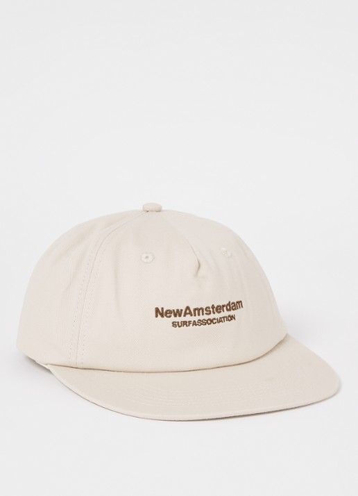 New Amsterdam Surf Association Pet met logoborduring - voorkant creme
