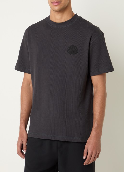 New Amsterdam Surf Association T-shirt met logo- en backprint - detail beige