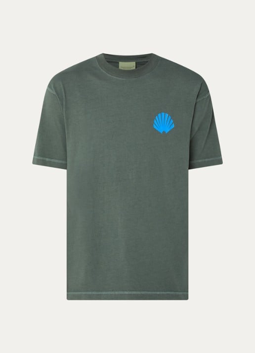 New Amsterdam Surf Association T-shirt met logo- en backprint - voorkant 2 olijfgroen