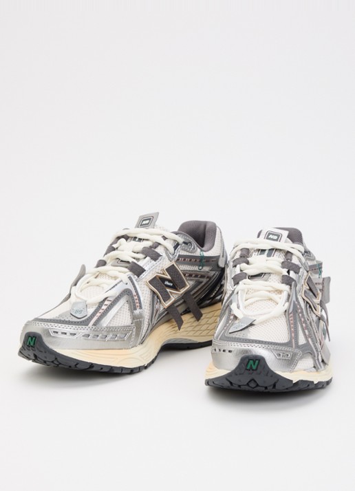 New Balance 1906A sneaker met metallic details  - detail 2 zilver