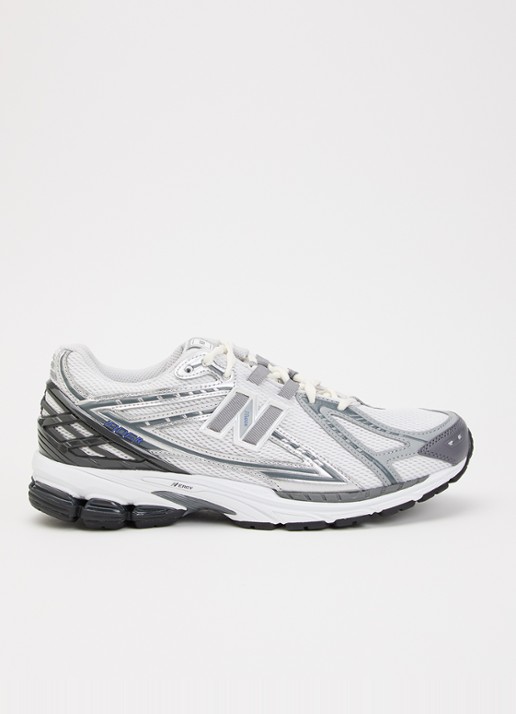 New Balance 1906R sneaker met mesh detail - voorkant grijs
