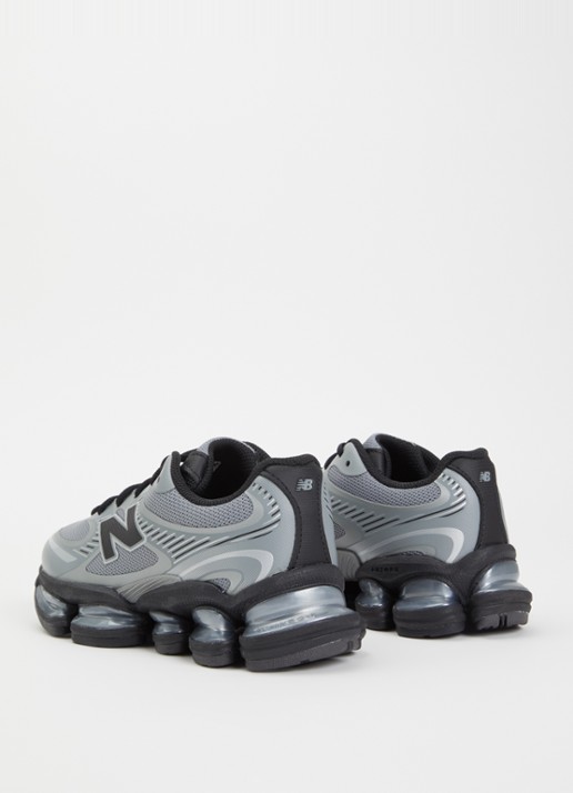 New Balance 2000 sneaker met details van metallic - achterkant zwart