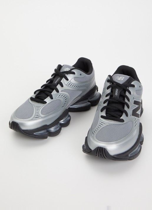 New Balance 2000 sneaker met details van metallic - voorkant 4 zwart