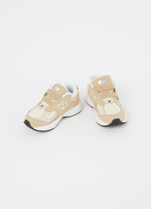 New Balance 2002 sneaker met mesh details - voorkant 2 beige