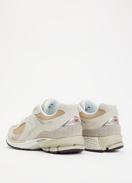 New Balance 2002 sneaker met suède details - achterkant 4 beige