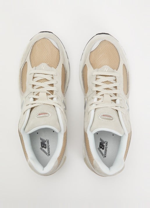 New Balance 2002 sneaker met suède details - detail 2 beige