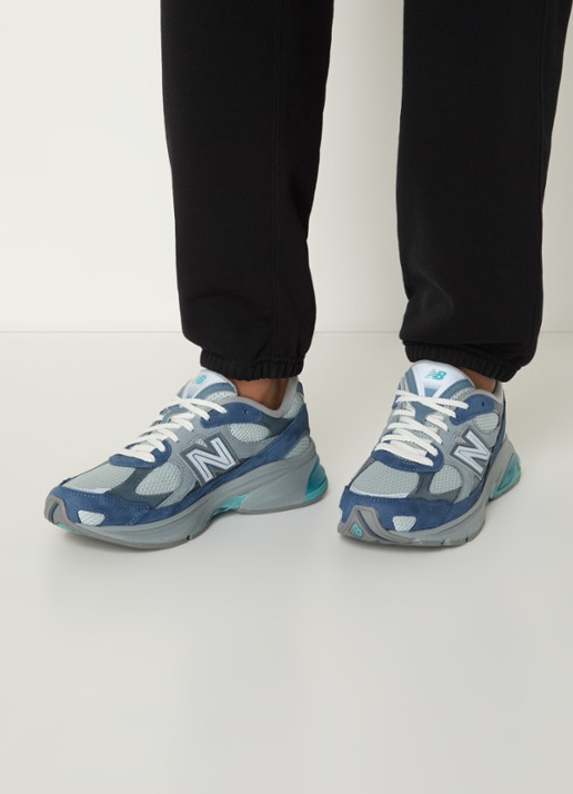 New Balance 2010 sneaker met mesh details - voorkant 2 donkerblauw