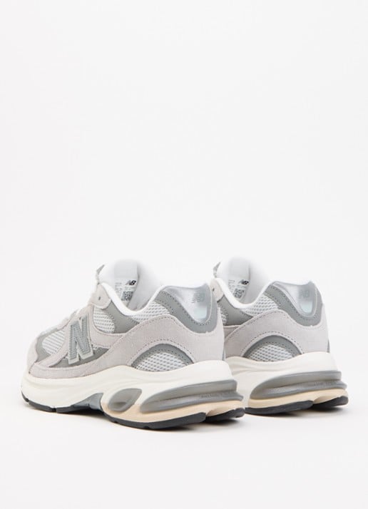 New Balance 2010 sneaker van mesh met details van nubuck - achterkant lichtgrijs