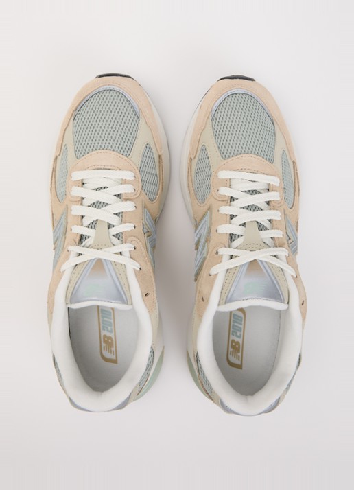 New Balance 2010 sneaker van mesh met suède details - detail 4 beige