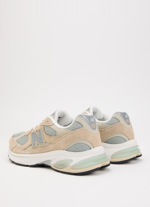 New Balance 2010 sneaker van met suède details - achterkant beige