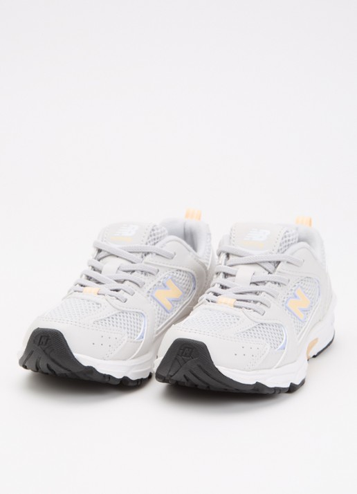 New Balance 530 sneaker met mesh details - voorkant 2 lichtgrijs