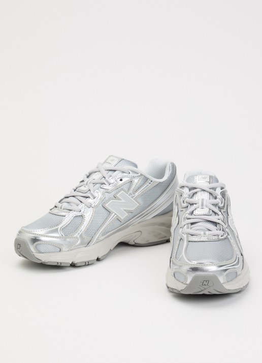 New Balance 740 sneaker met metallic finish en logo - detail zilver