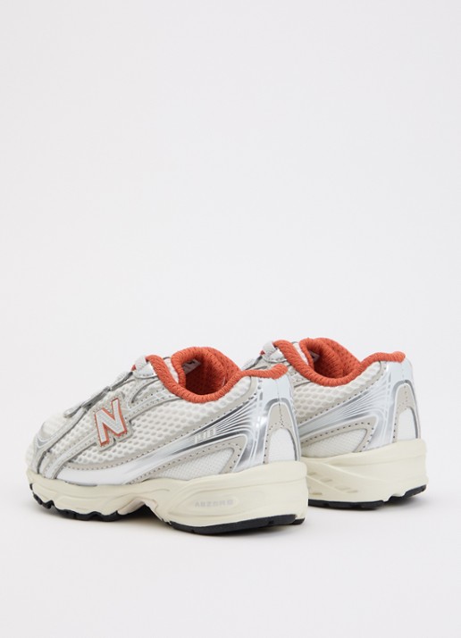 New Balance 740 sneaker van mesh met metallic details - achterkant oranjerood
