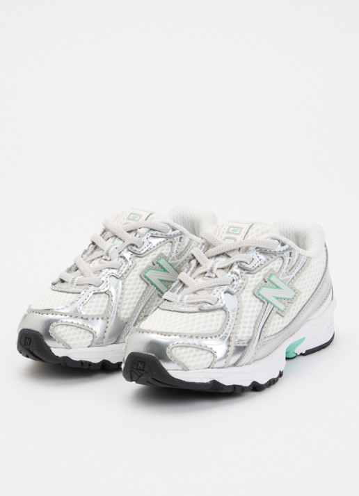 New Balance 740 sneaker van mesh met metallic finish - voorkant 2 zilver