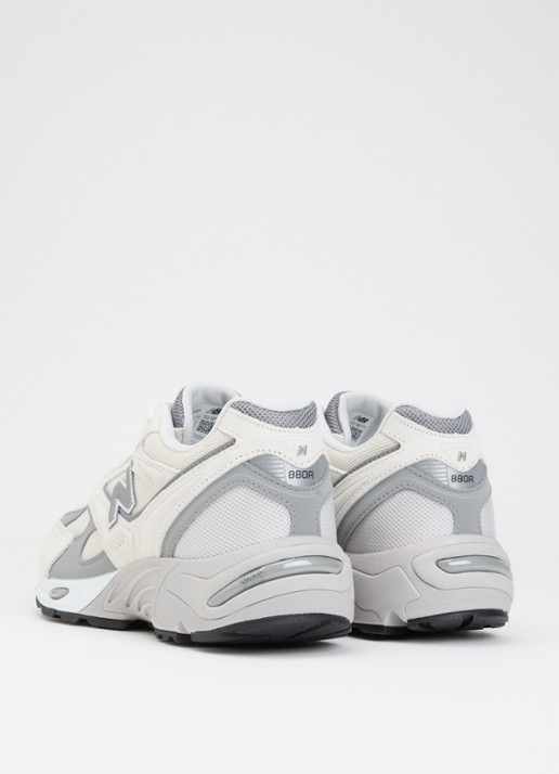 New Balance 880R sneaker met details van suède - achterkant 5 gebroken wit