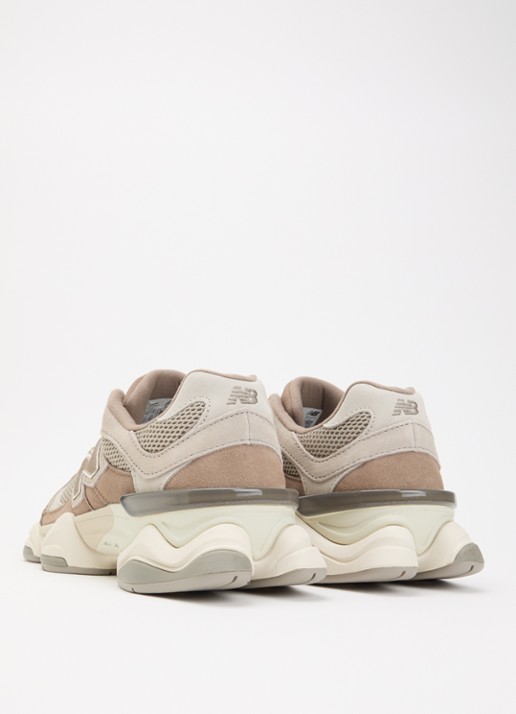 New Balance 9060 sneaker met suède details - achterkant gebroken wit