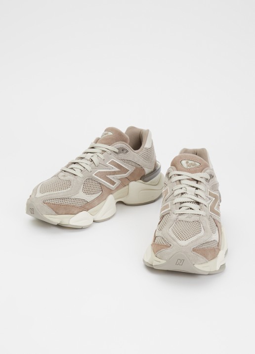 New Balance 9060 sneaker met suède details - detail 2 lichtbruin