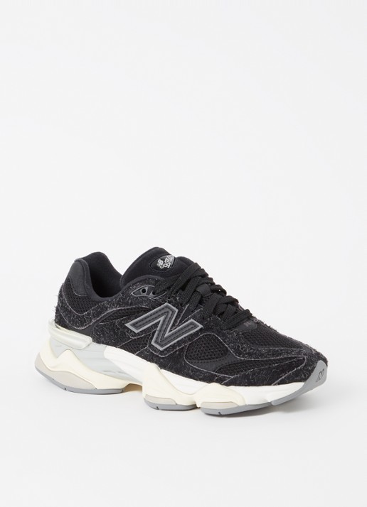 New Balance 9060 sneaker met suède details  - voorkant zwart