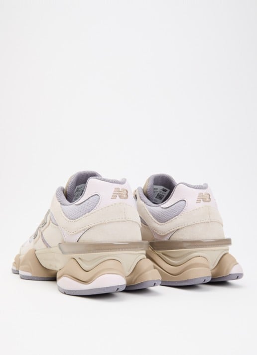 New Balance 9060 sneaker van mesh met suède details - achterkant 5 donkerbeige