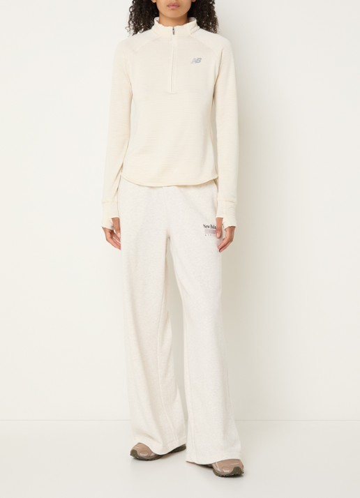 New Balance Athletics Heat pullover met halve rits en logo - voorkant 2 creme