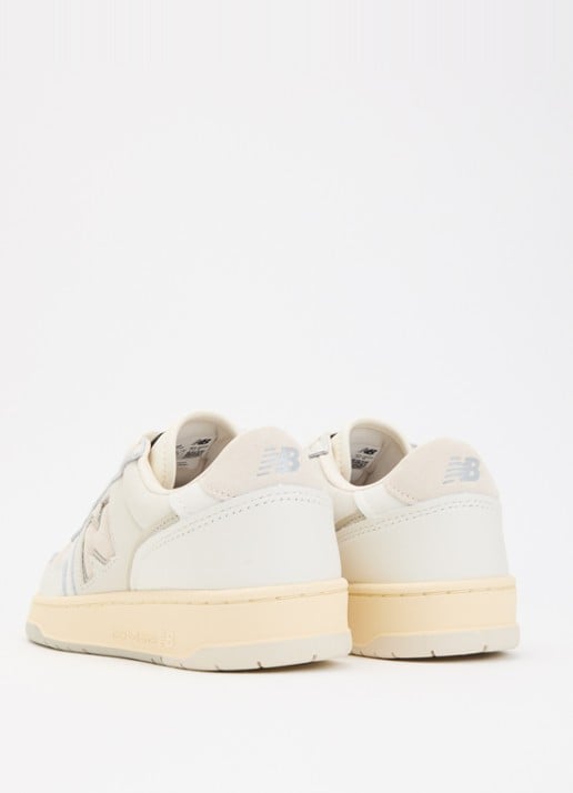 New Balance BB950 sneaker van leer met details van nubuck - achterkant creme