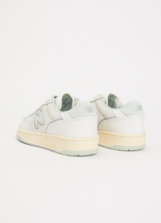 New Balance BB950 sneaker van leer met details van nubuck - achterkant 5 lindegroen
