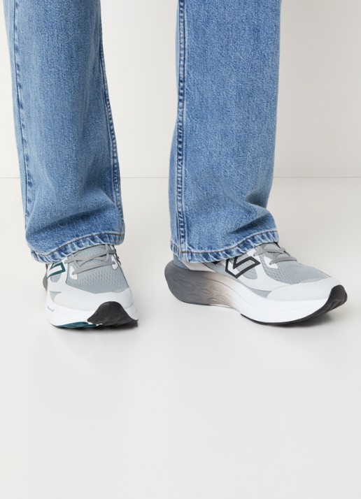 New Balance Fresh Foam sneaker met mesh details - voorkant 5 grijs