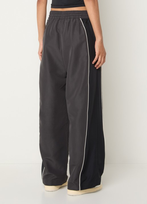 New Balance High waist wide fit trackpants met logoprint - achterkant 4 donkergrijs