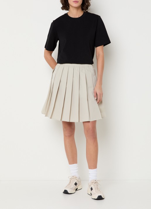 New Balance Mini rok met plooien en steekzakken - voorkant 2 beige