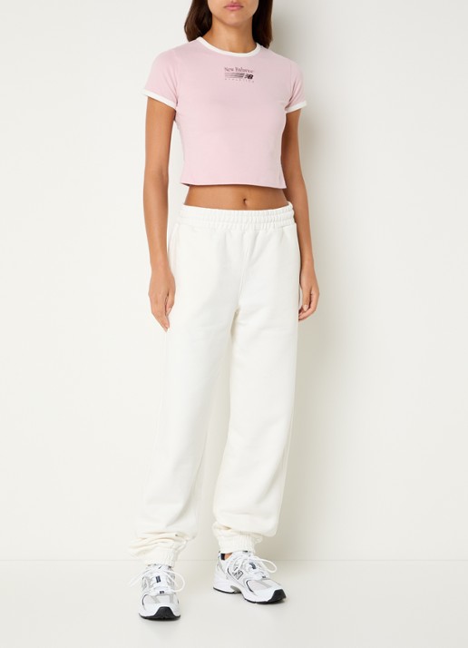 New Balance Ringer cropped T-shirt met logo - voorkant 2 roze