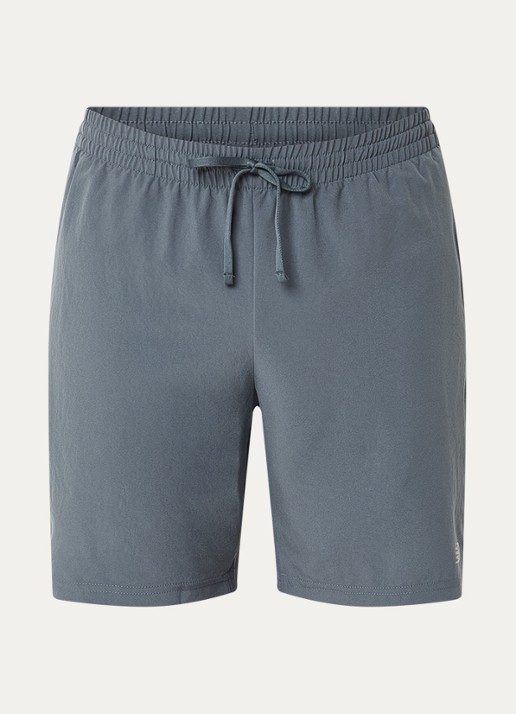 New Balance Straight fit korte trainingsbroek met steekzakken - voorkant grijs
