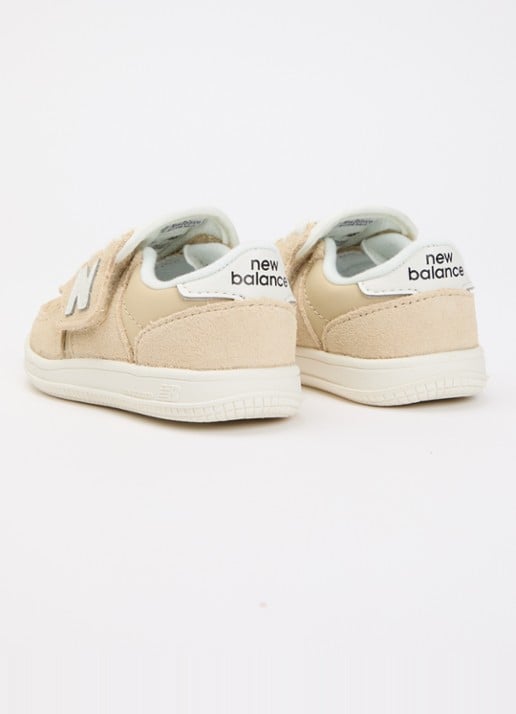 New Balance T500 sneaker met suède details - achterkant zand